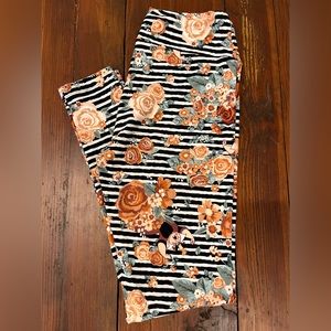LuLaRoe OS Disney Queen of Hearts Leggings